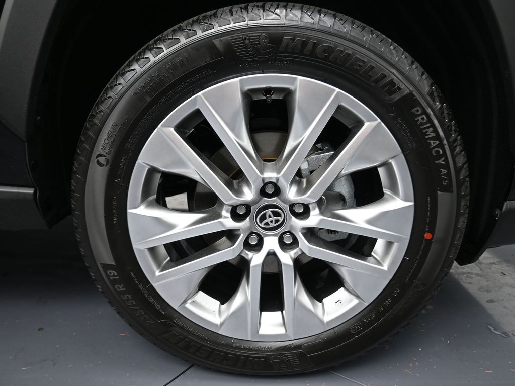 2025 Toyota RAV4 XLE Premium - 4