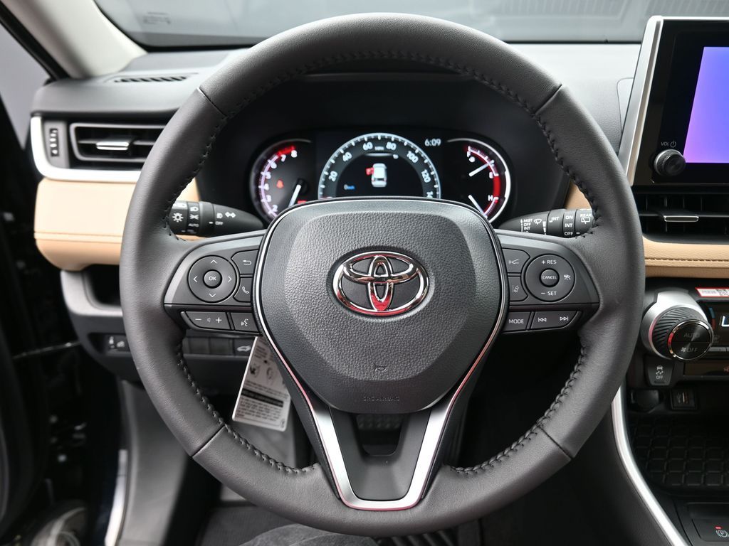 2025 Toyota RAV4 XLE Premium - 5