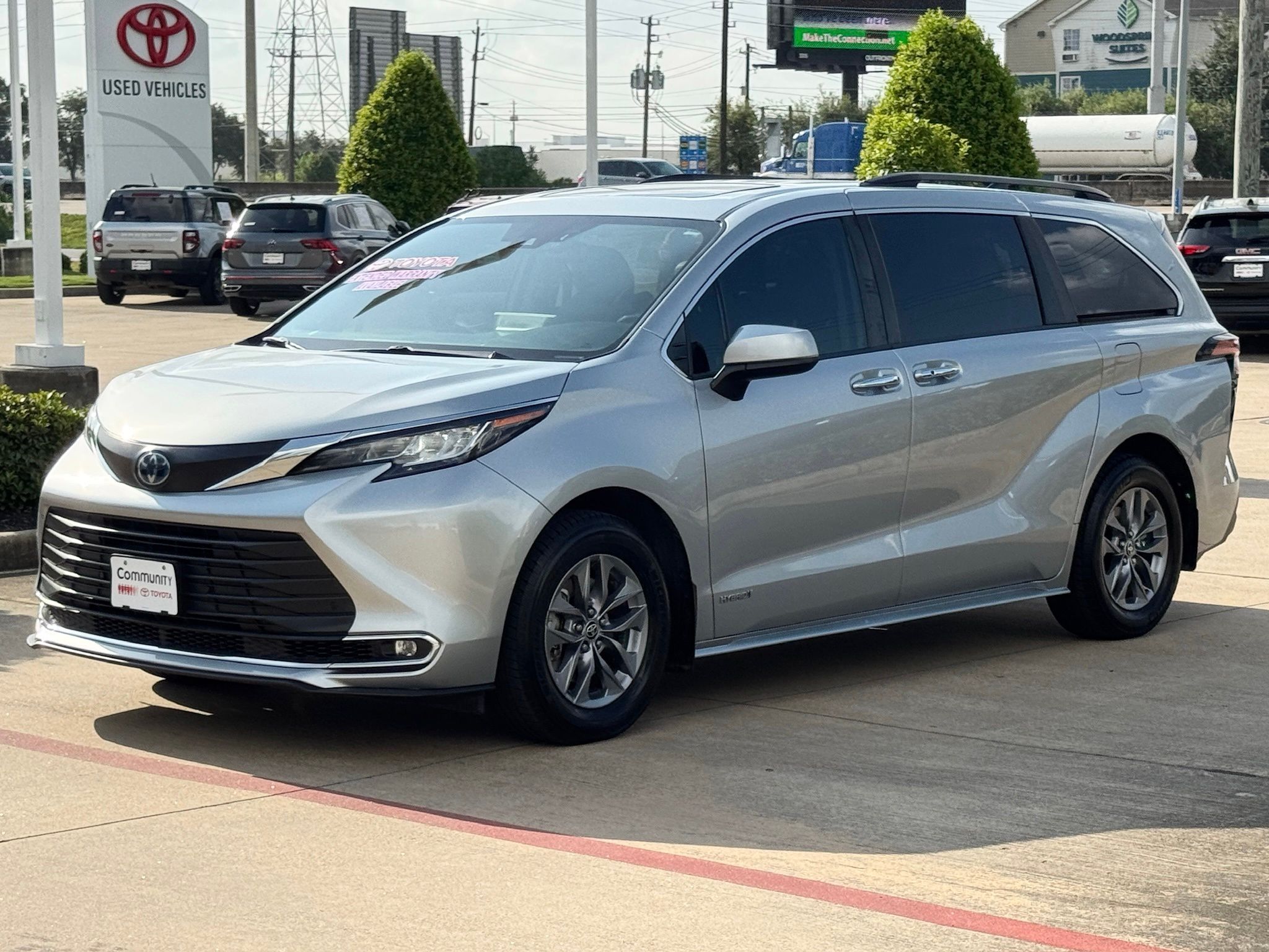2021 Toyota Sienna XLE - 11