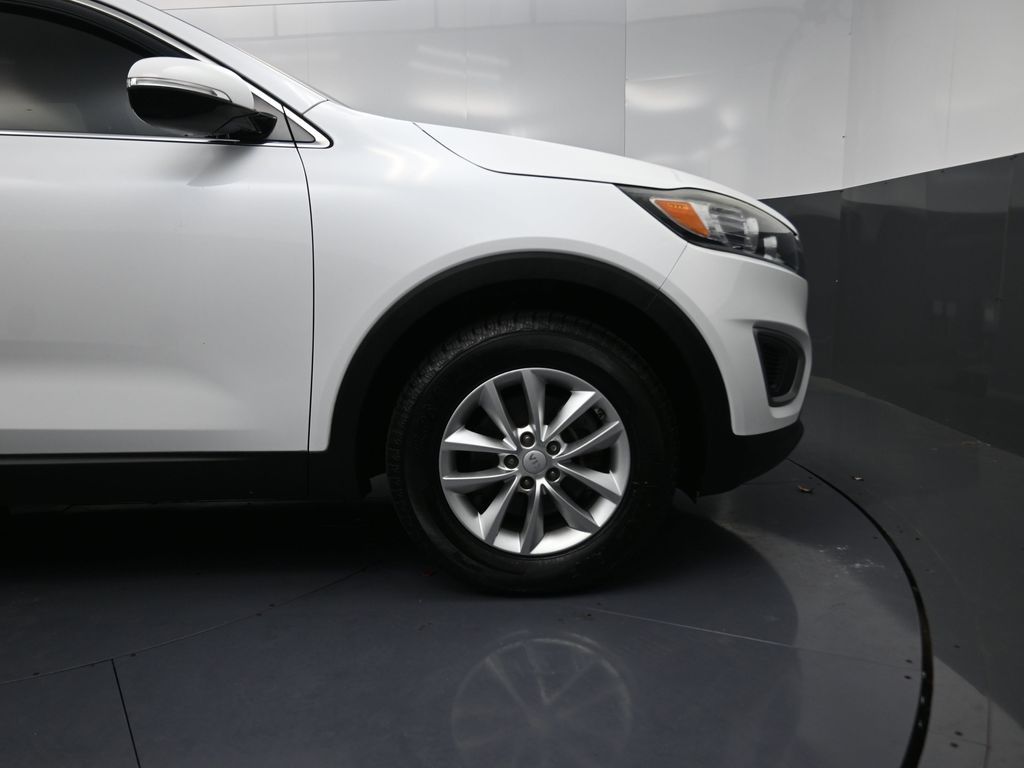 2017 Kia Sorento LX White at Toyota of Victoria