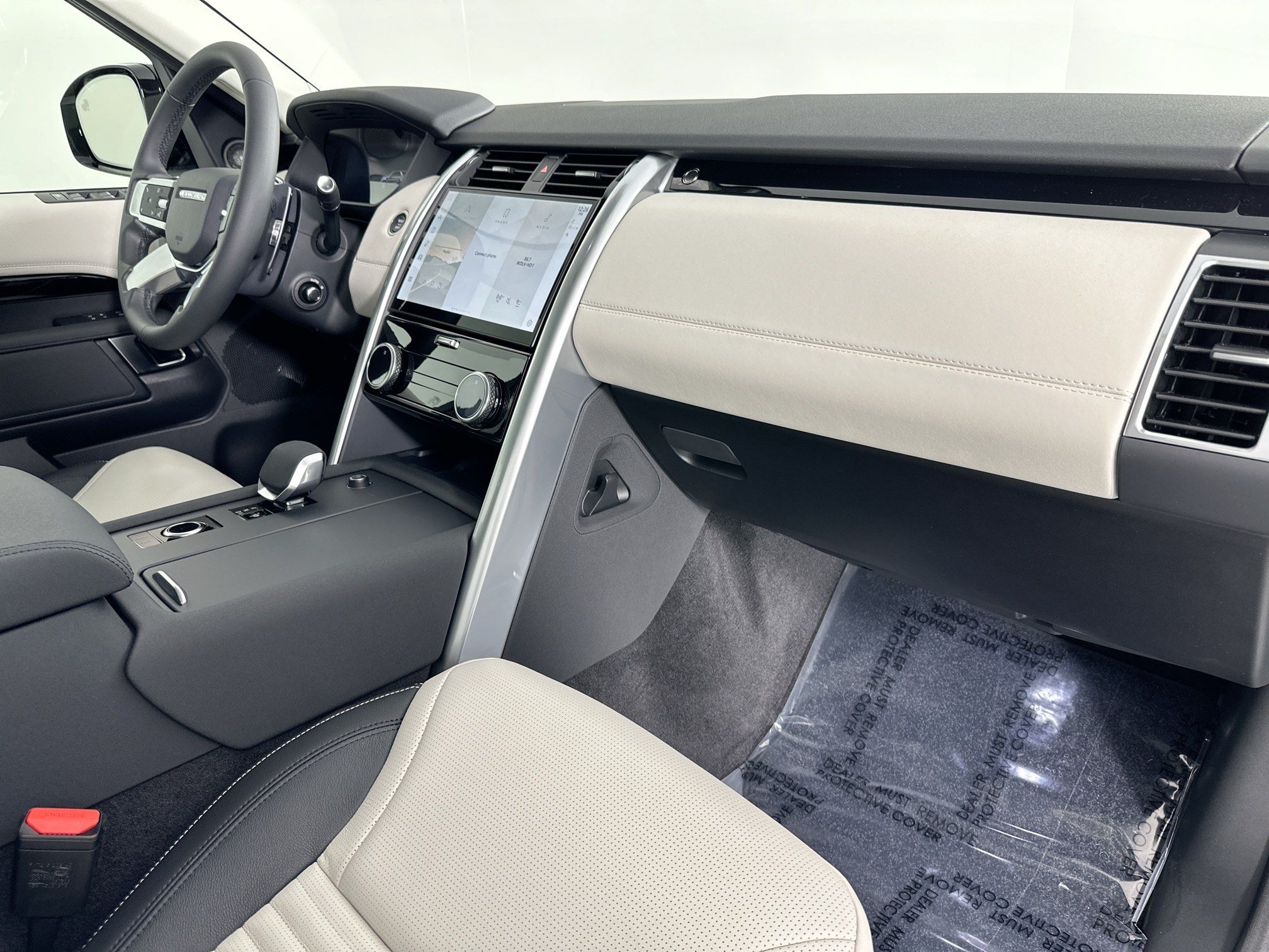 used 2025 Land Rover Discovery car, priced at $49,995