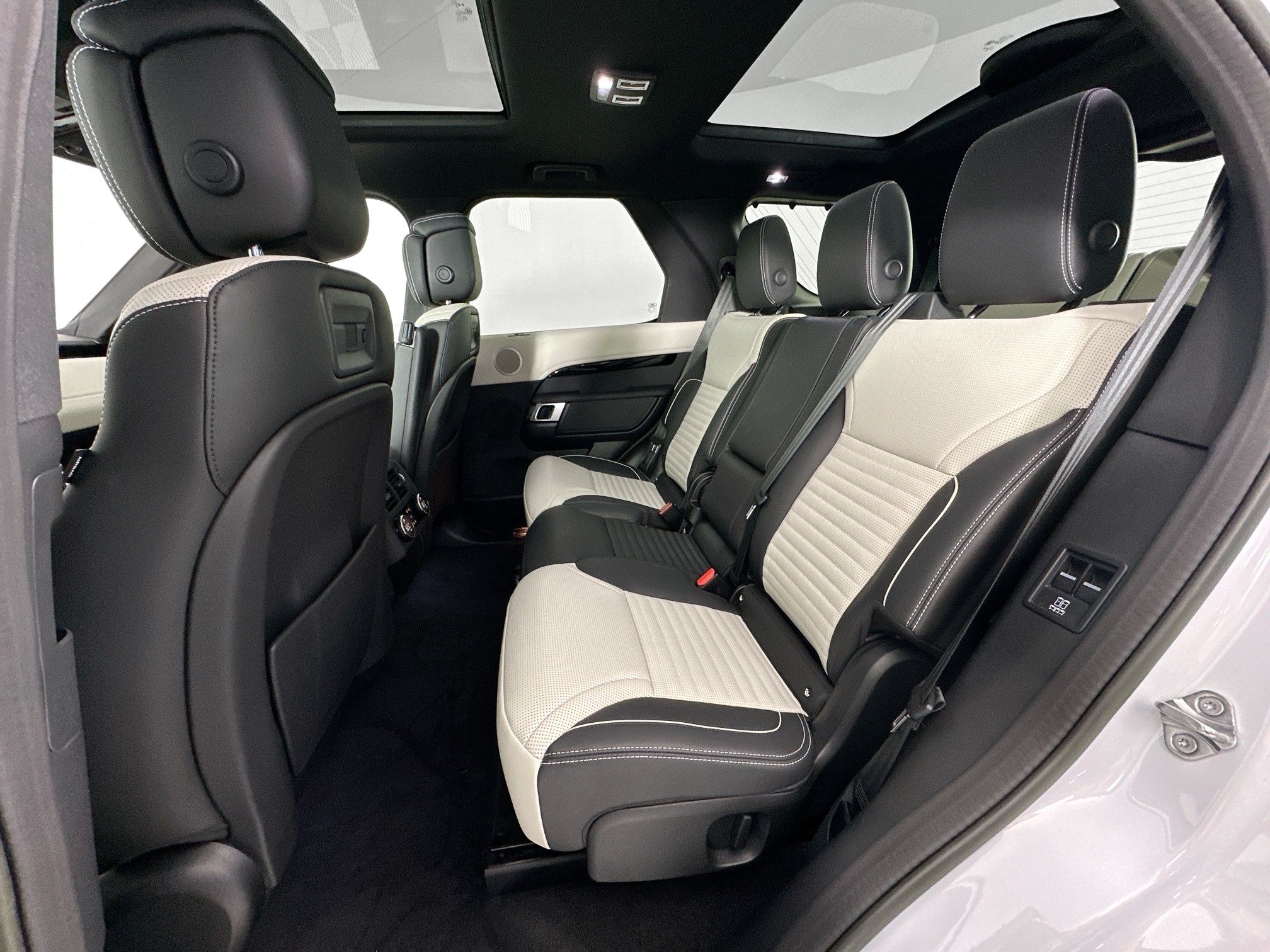 used 2023 Land Rover Discovery car, priced at $37,995