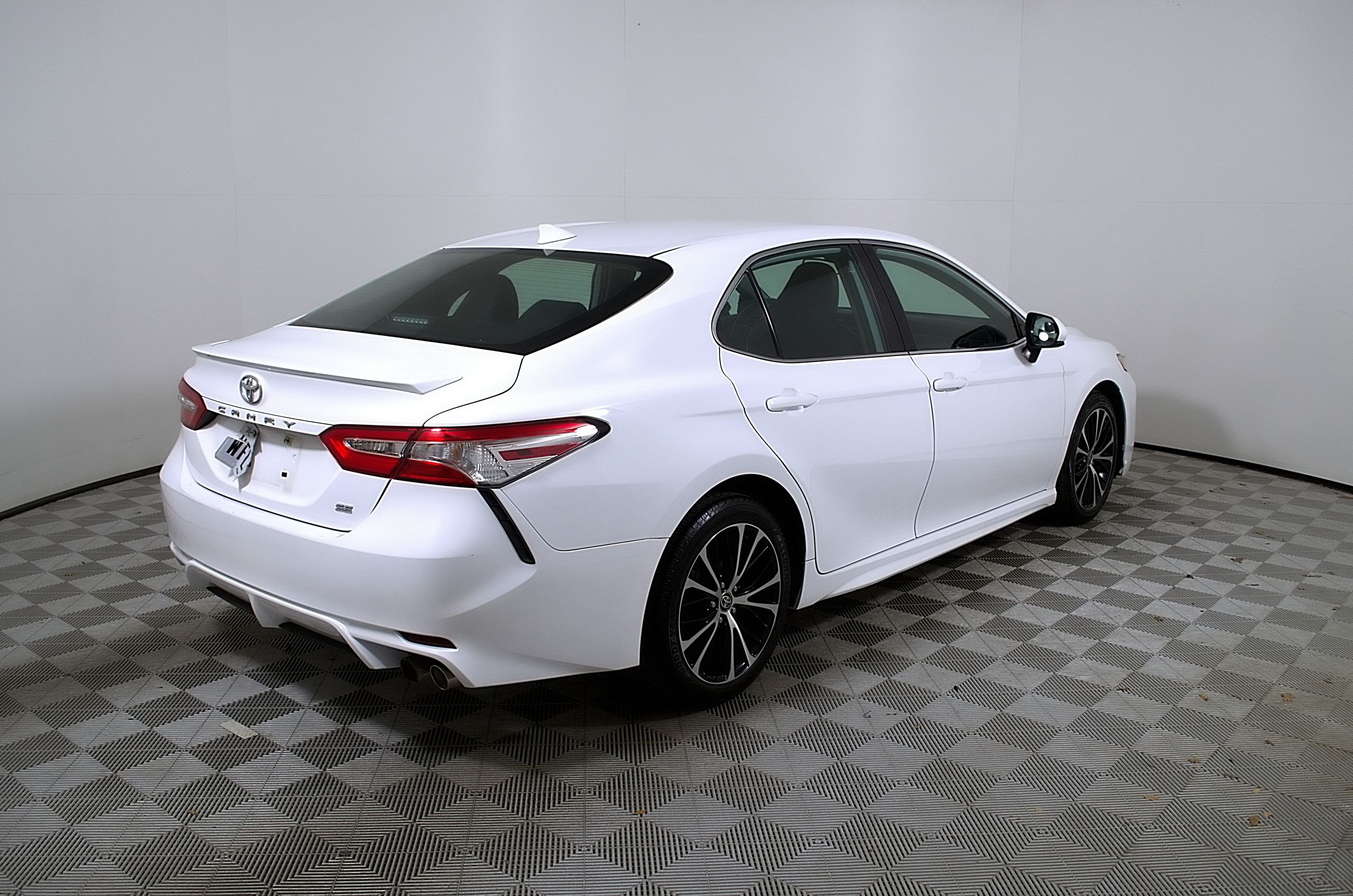 View vehicle photo 7