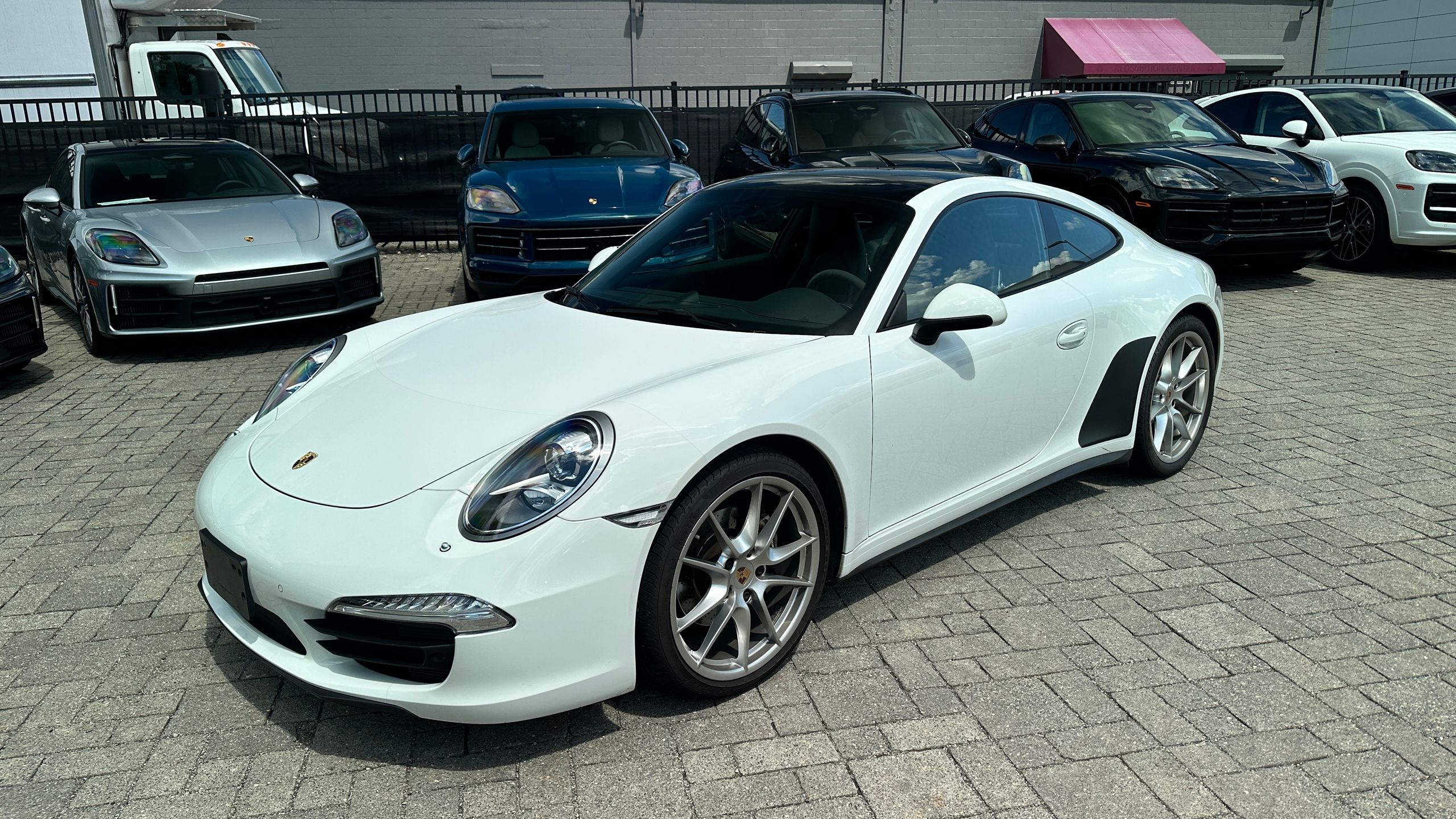  2014 Porsche 911 Carrera 4 Coupe AWD   