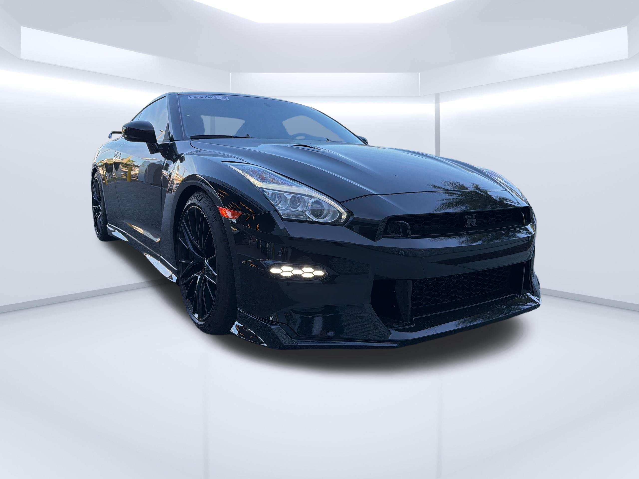 2024 Nissan GT-R Premium's photo