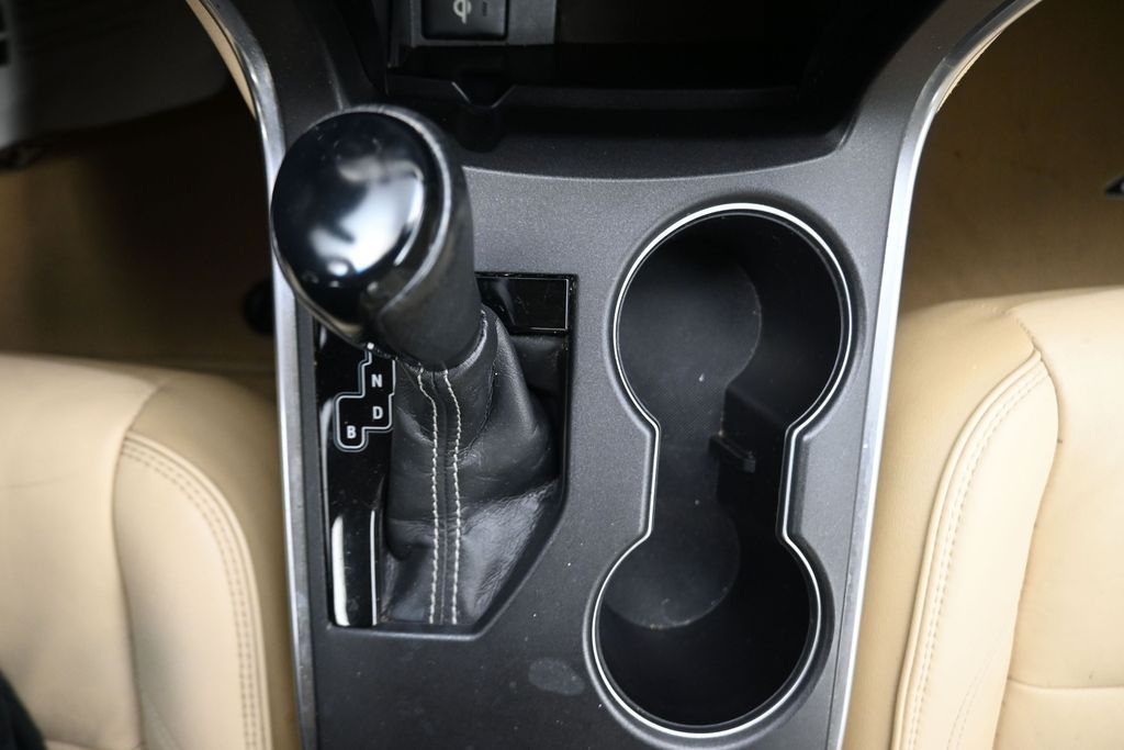 2017 Toyota Camry Hybrid XLE - 8