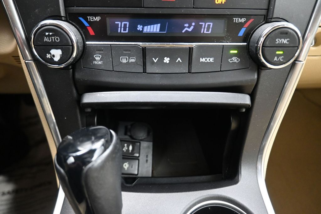 2017 Toyota Camry Hybrid XLE - 7