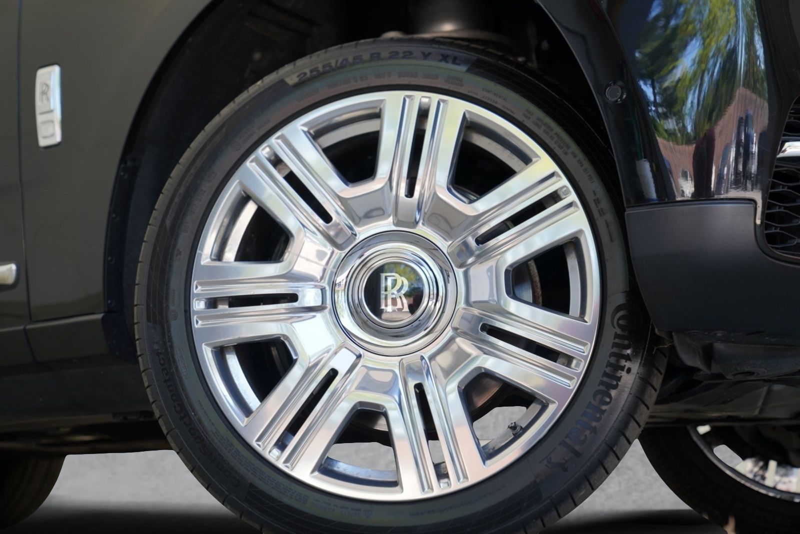 View vehicle photo 3