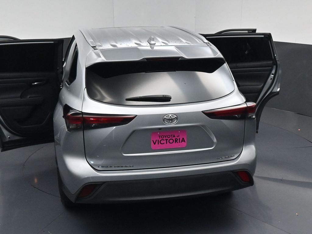 2024 Toyota Highlander XLE Silver at Gullo Toyota