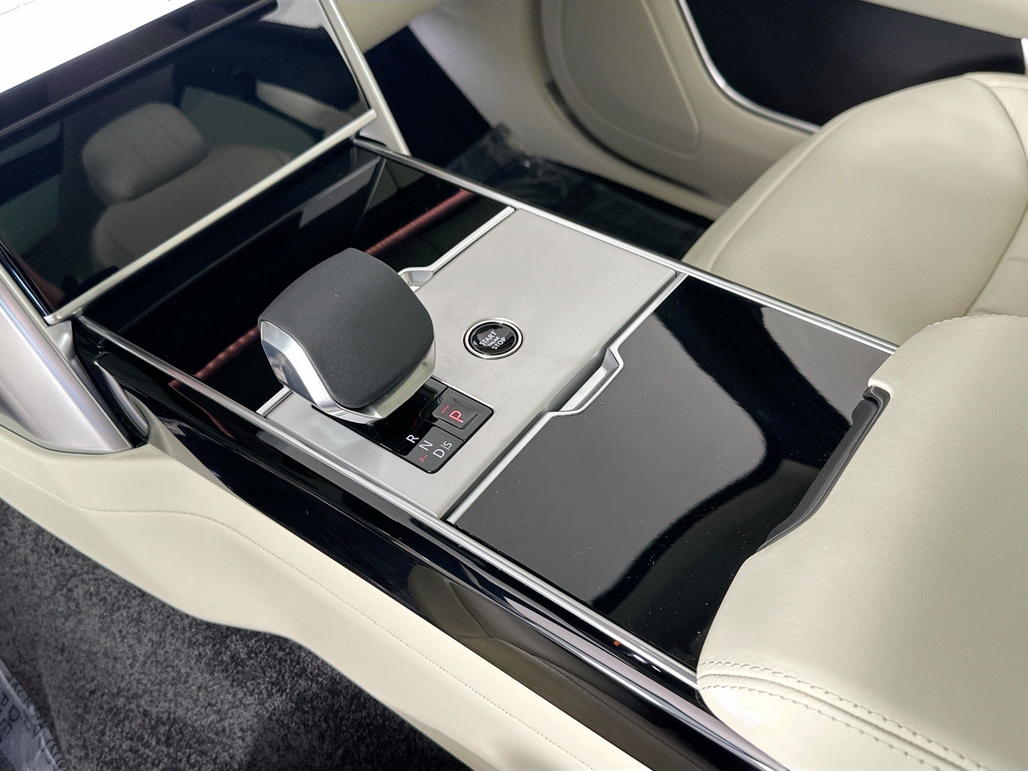 new 2026 Land Rover Range Rover Plug-In Hybrid car, priced at $133,760