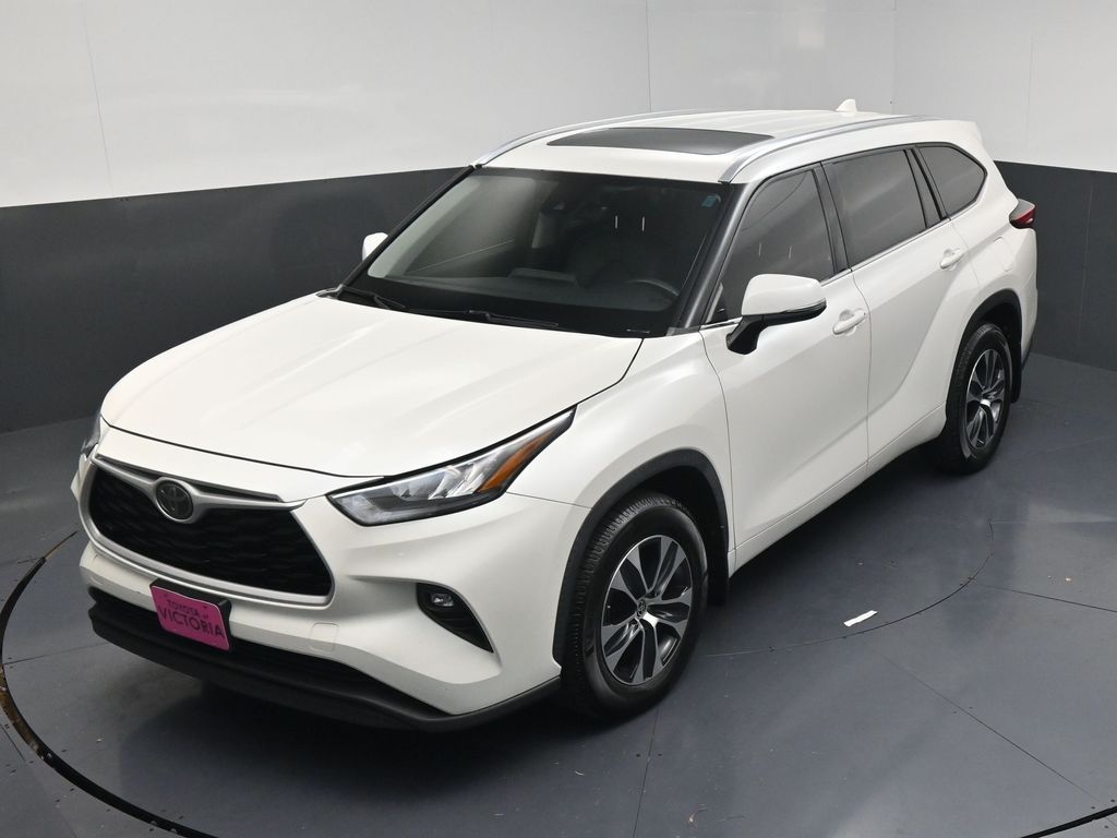 2020 Toyota Highlander XLE White at Emmons Autoplex