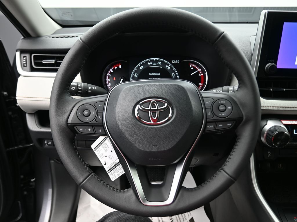 2025 Toyota RAV4 XLE Premium - 5