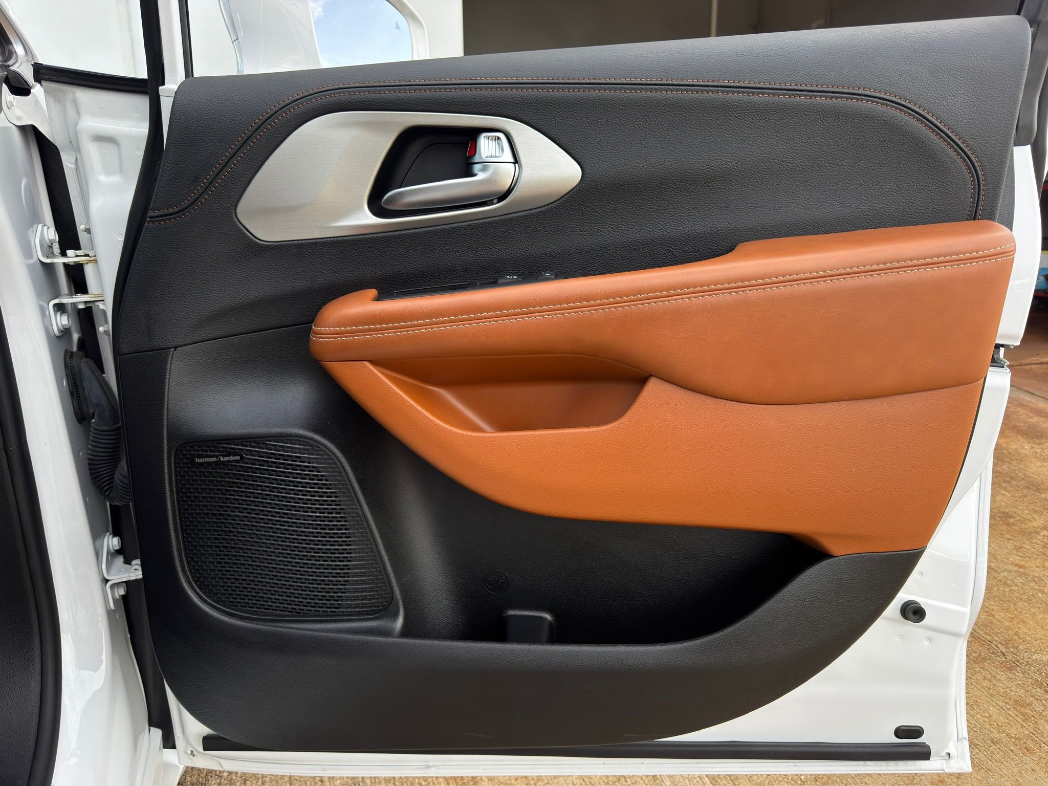 2024 Chrysler Pacifica Pinnacle White at Community Honda