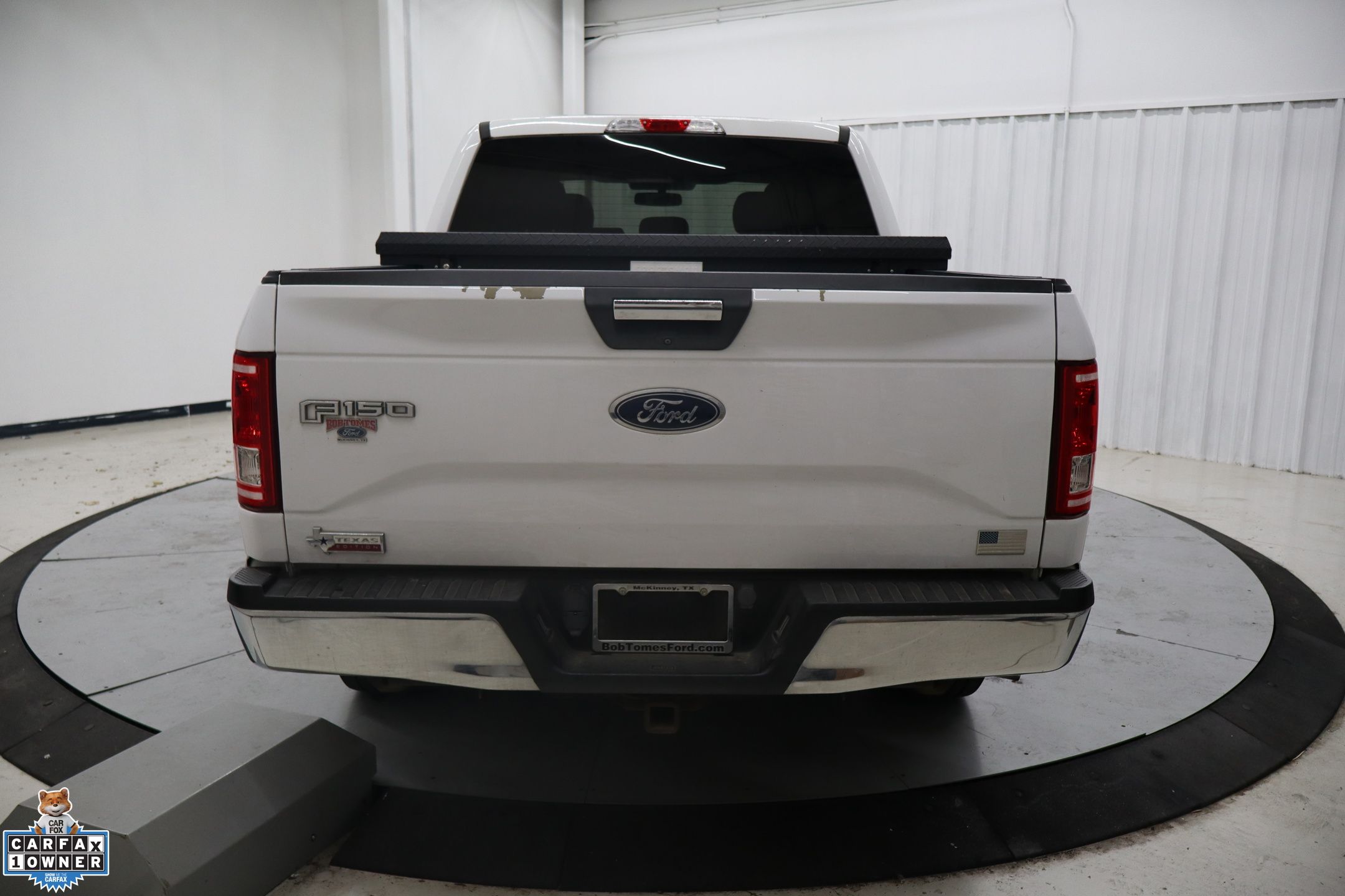 View vehicle photo 4