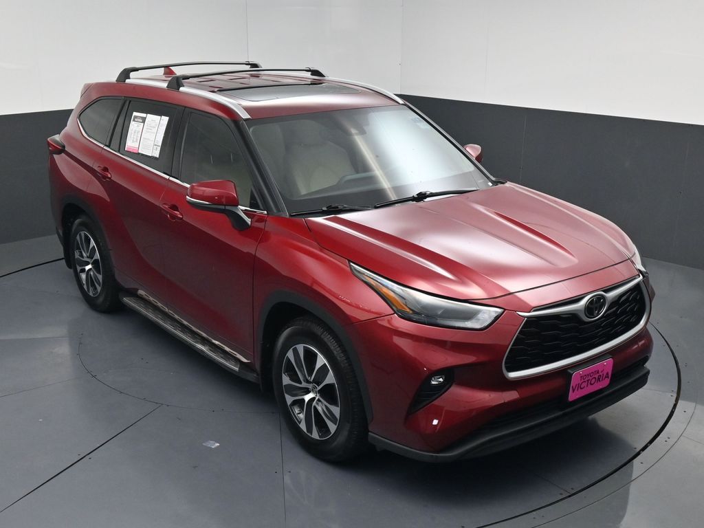 2022 Toyota Highlander XLE Red at Victoria Chrysler Dodge Jeep Ram
