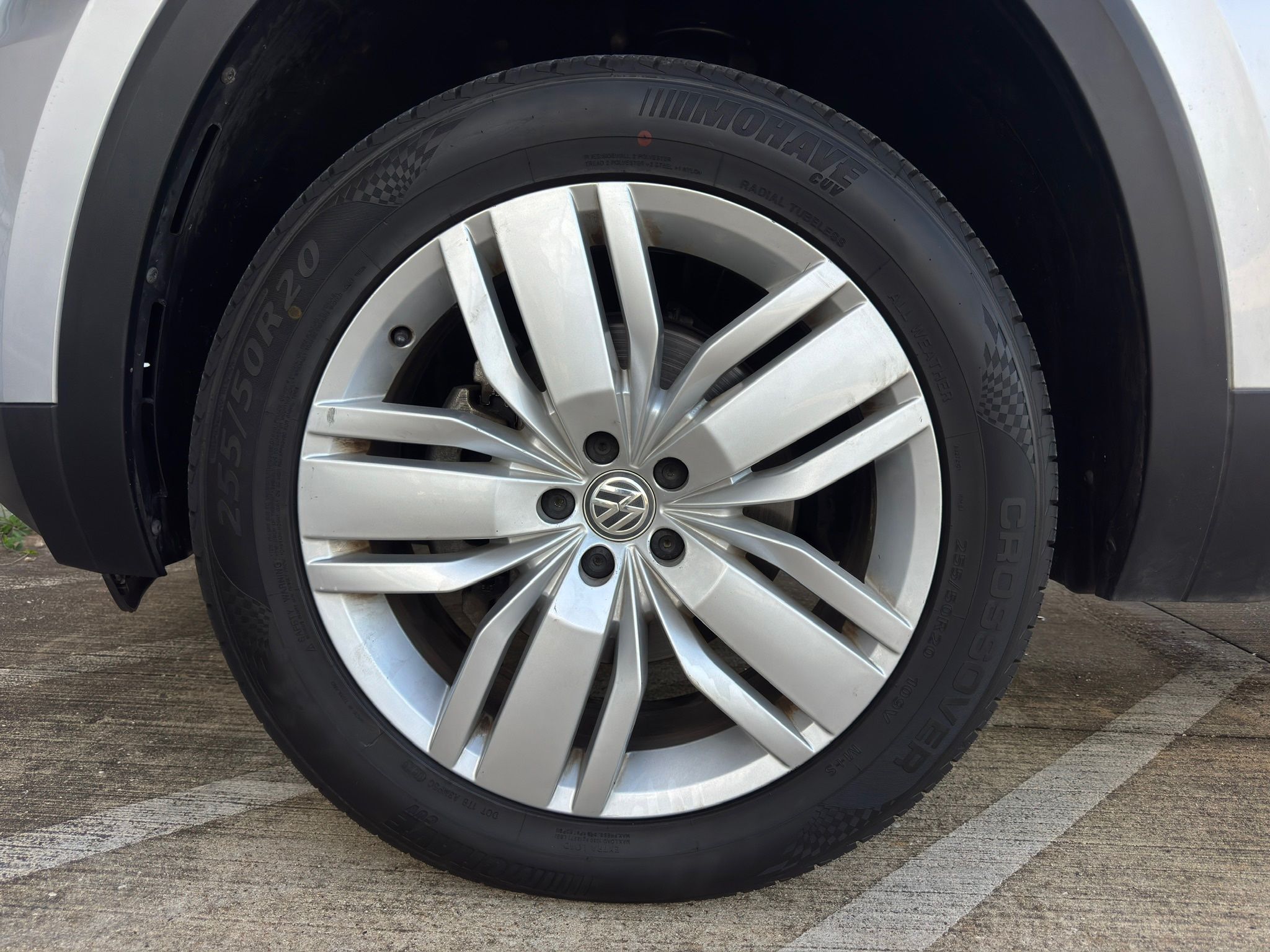 2019 Volkswagen Atlas SEL Silver at Community Kia