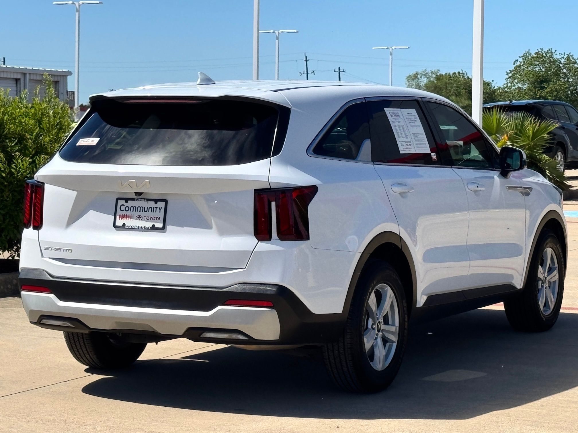 2025 Kia Sorento LX - 11
