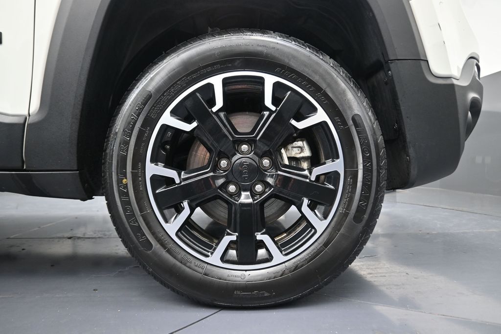 2023 Jeep Renegade Latitude White at Classic Elite Chevrolet Sugar Land