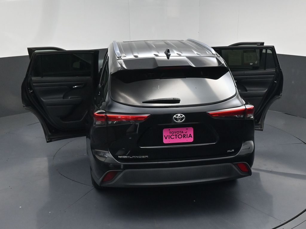 2020 Toyota Highlander XLE Black at Emmons Autoplex