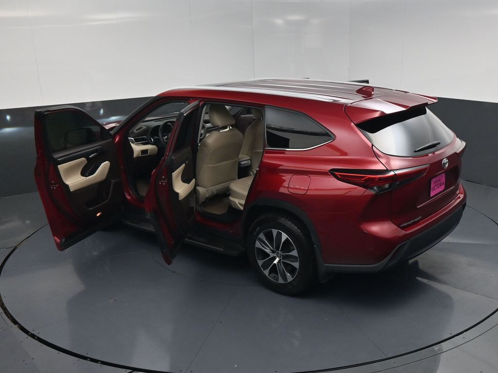 2022 Toyota Highlander XLE Red at Emmons Autoplex