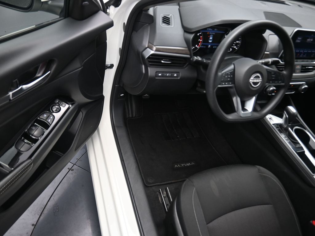 2023 Nissan Altima 2.5 SV - 11