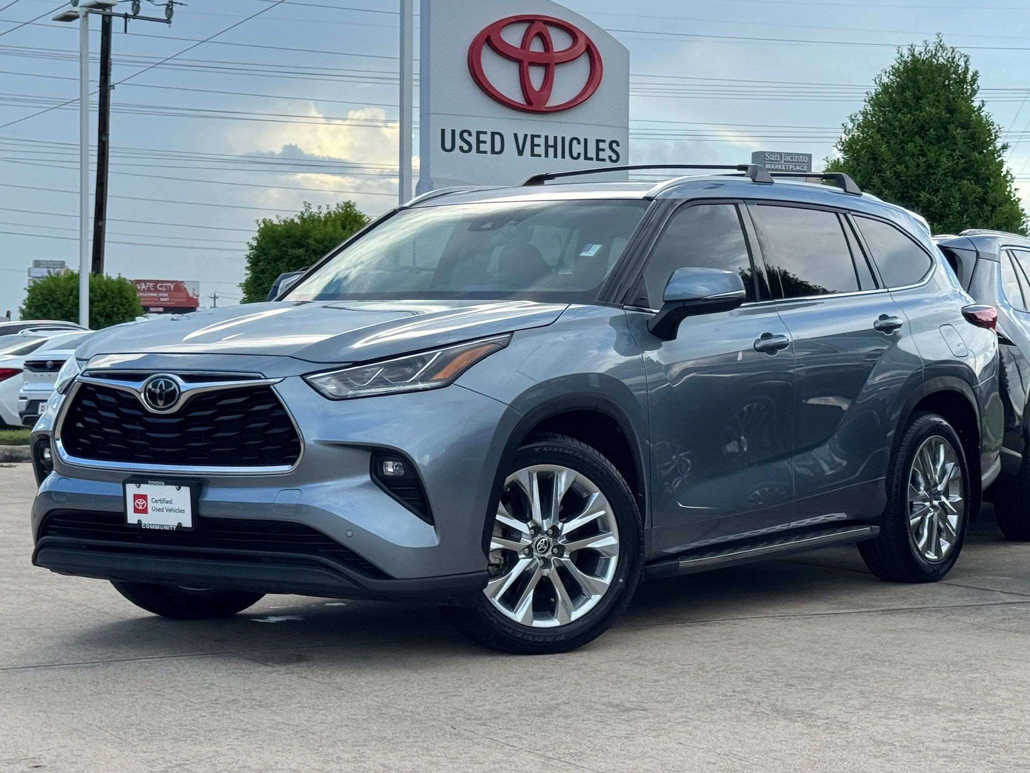 2024 Toyota Highlander Limited  at Bravo Nissan