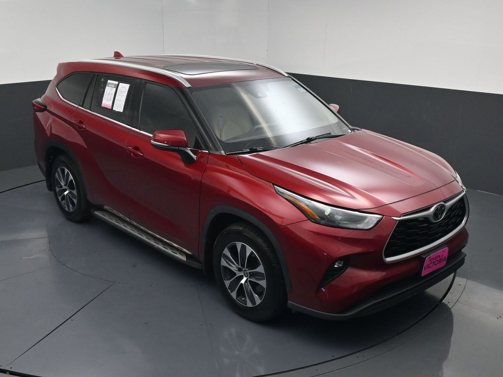 2022 Toyota Highlander XLE Red at Emmons Autoplex
