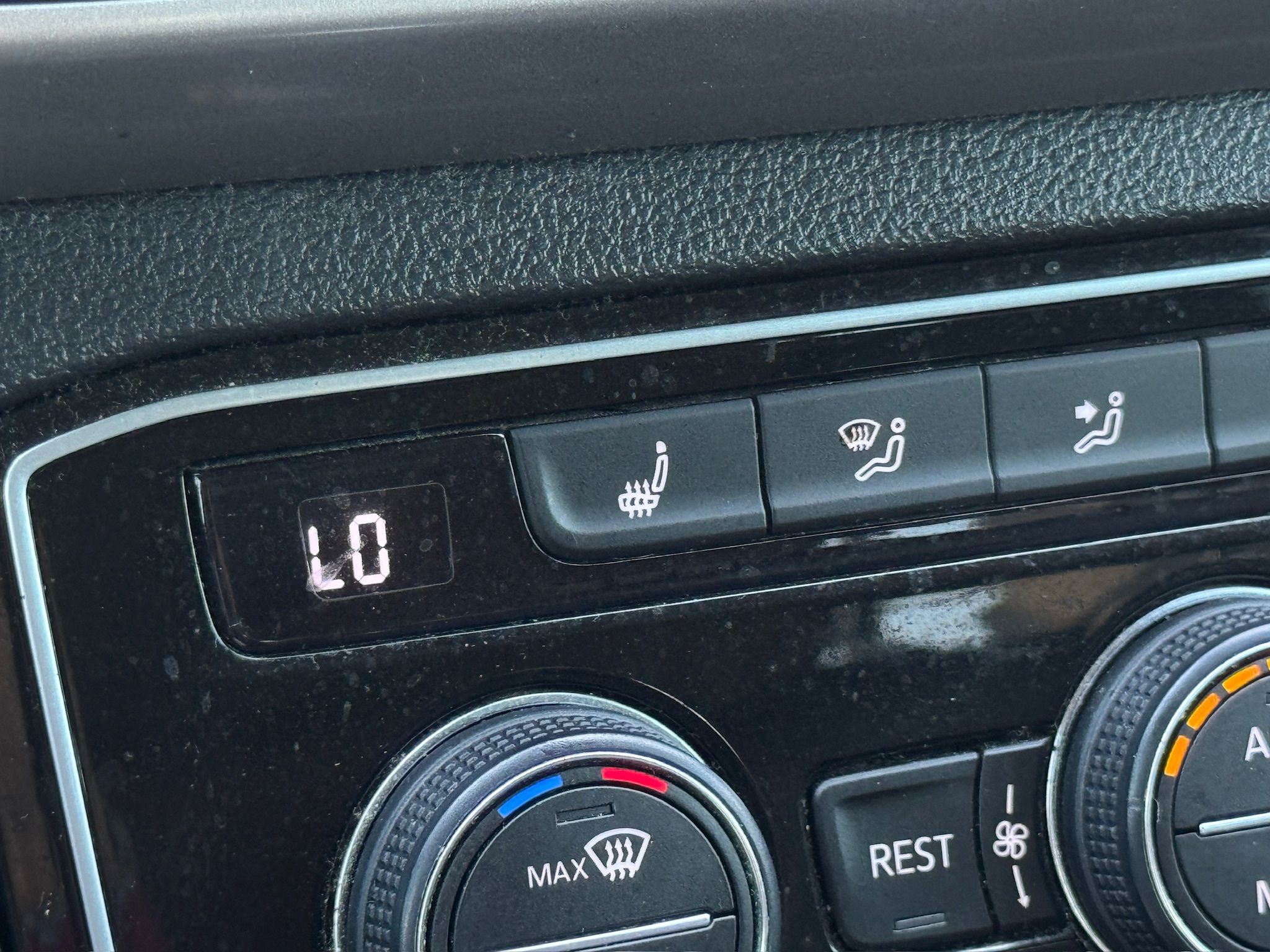 2019 Volkswagen Atlas SEL Silver at Community Kia