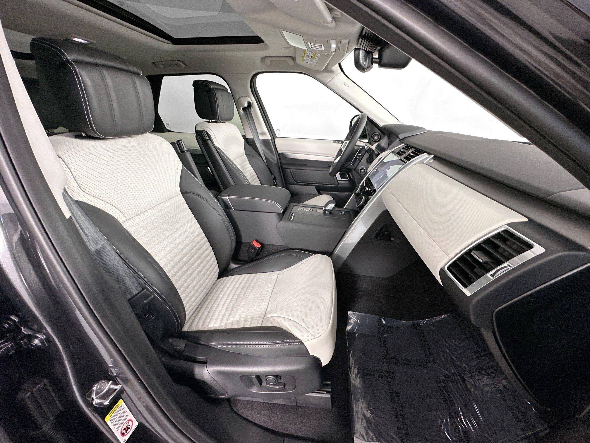 new 2025 Land Rover Discovery car, priced at $79,478