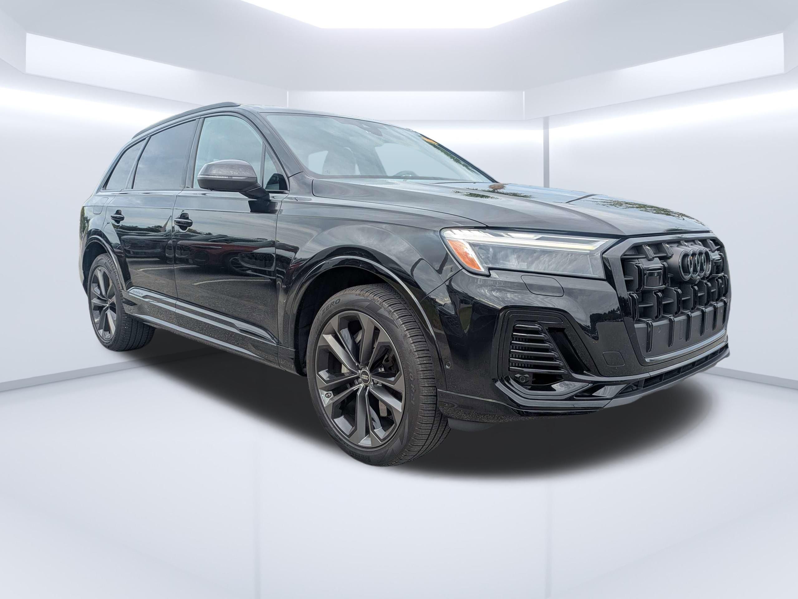 2025 Audi Q7 55 Premium Plus quattro Tiptronic's photo