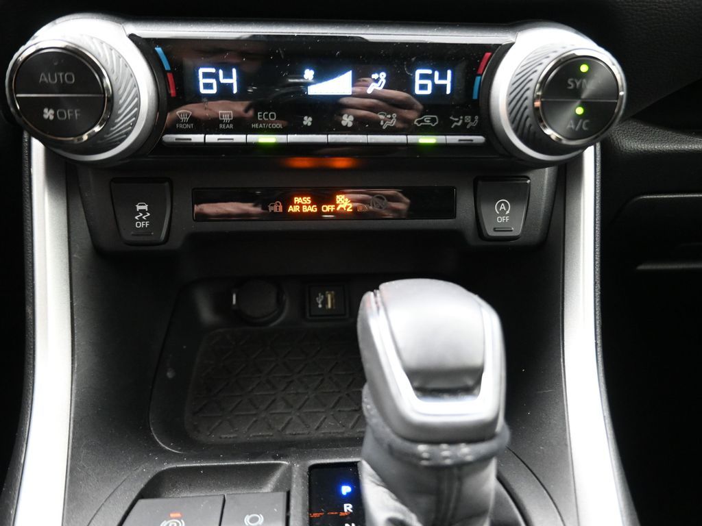 2023 Toyota RAV4 XLE Premium - 7