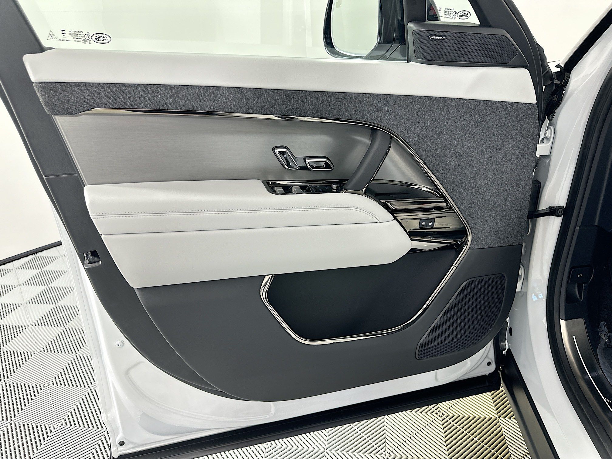 new 2026 Land Rover Range Rover Sport car, priced at $89,120