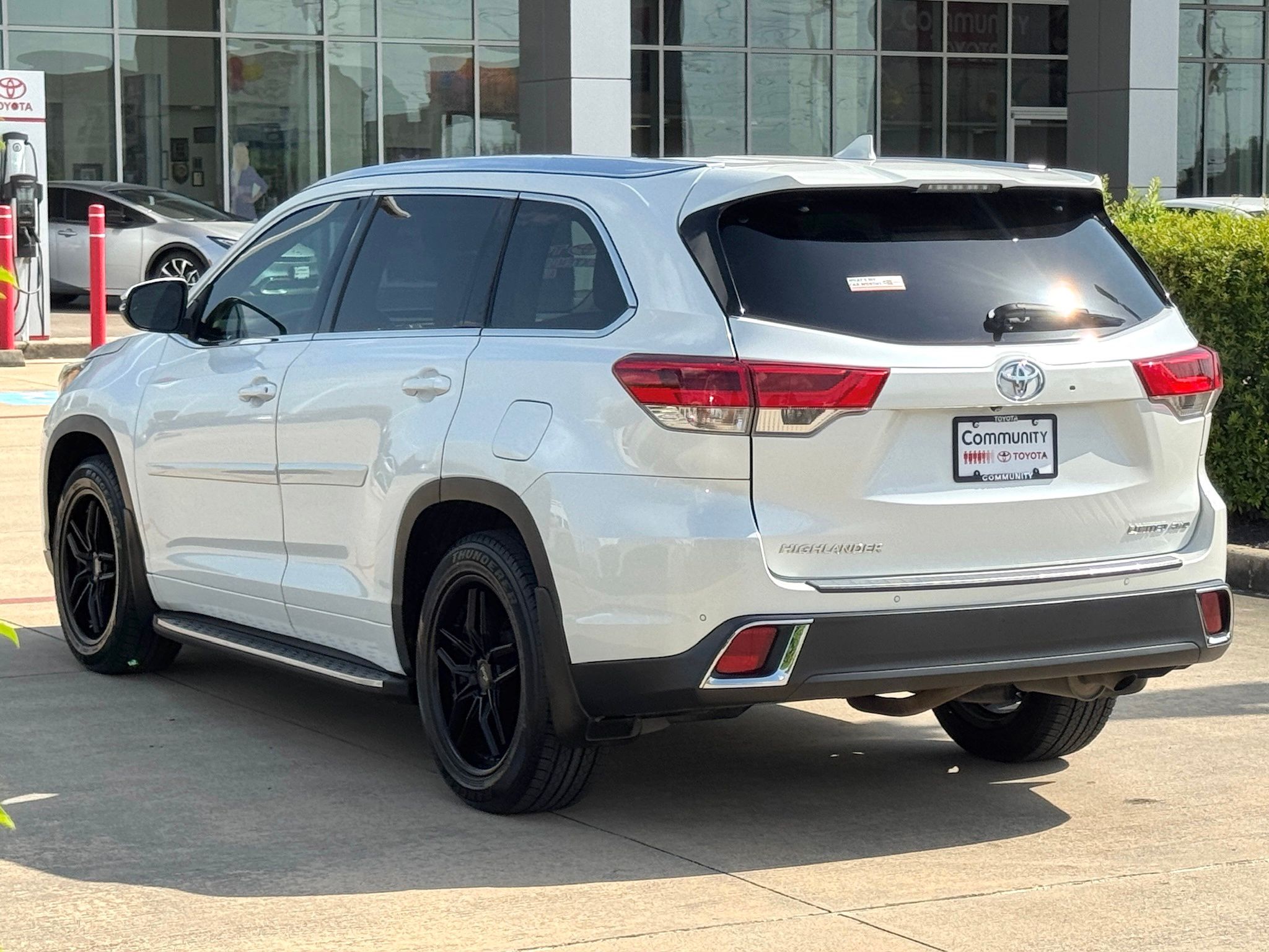 2019 Toyota Highlander Limited Platinum White at Gullo Toyota