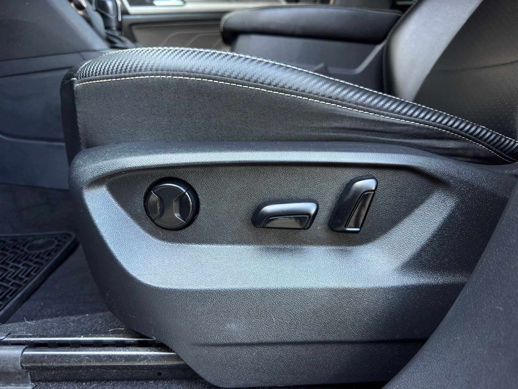 2022 Volkswagen Atlas Cross Sport 2.0T SE w/Technology  at DeMontrond Automotive Group