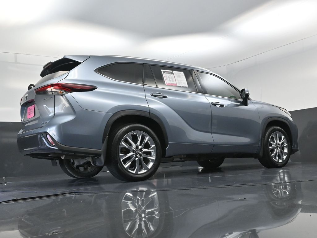2024 Toyota Highlander Hybrid Limited  at Toyota of Victoria