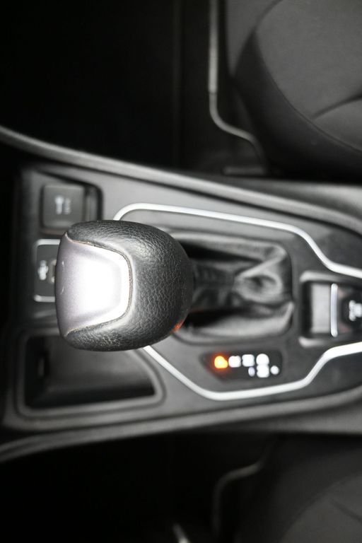 2020 Jeep Cherokee Latitude Black at DeMontrond Auto Country