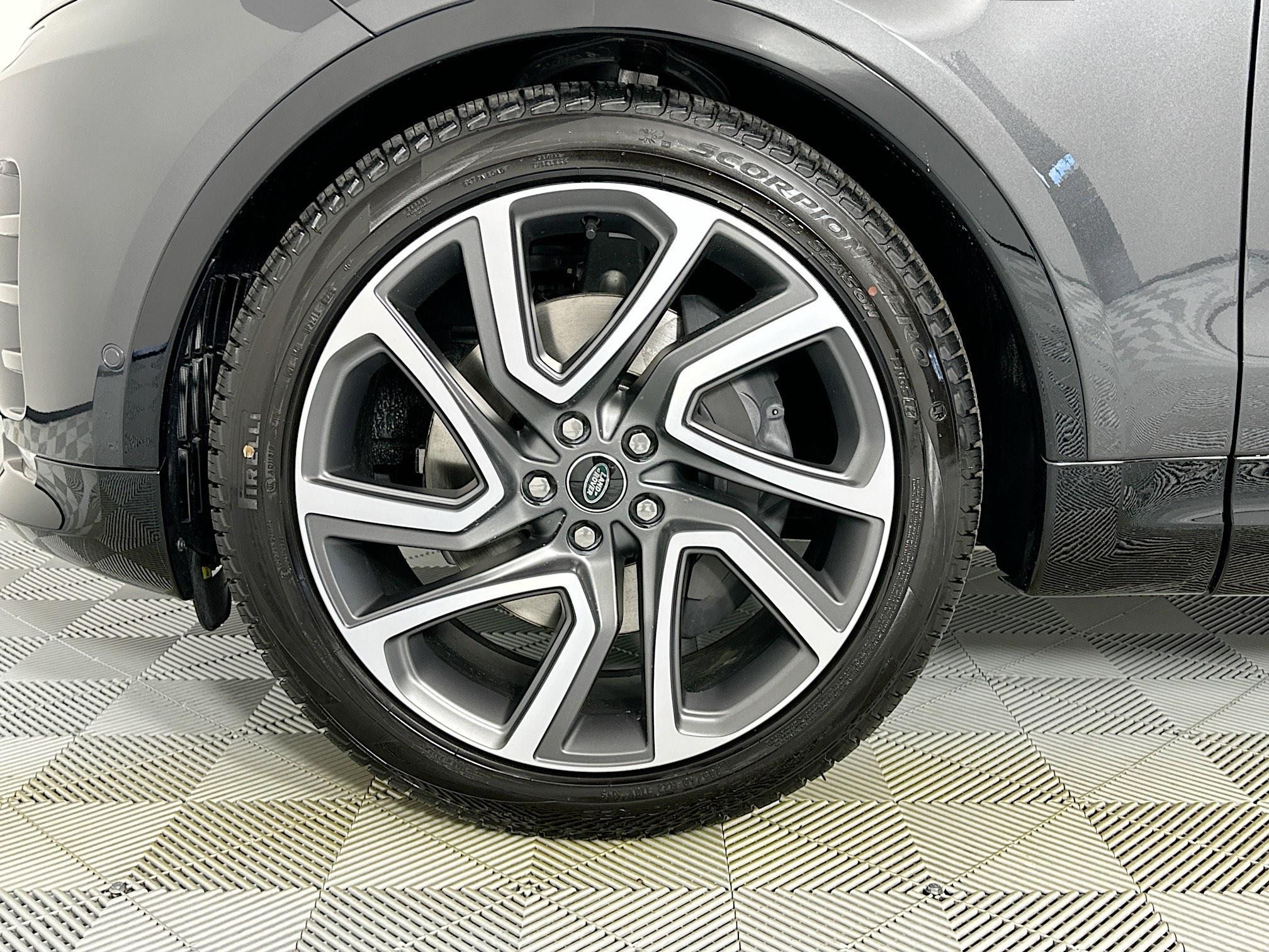 new 2025 Land Rover Discovery car, priced at $79,478