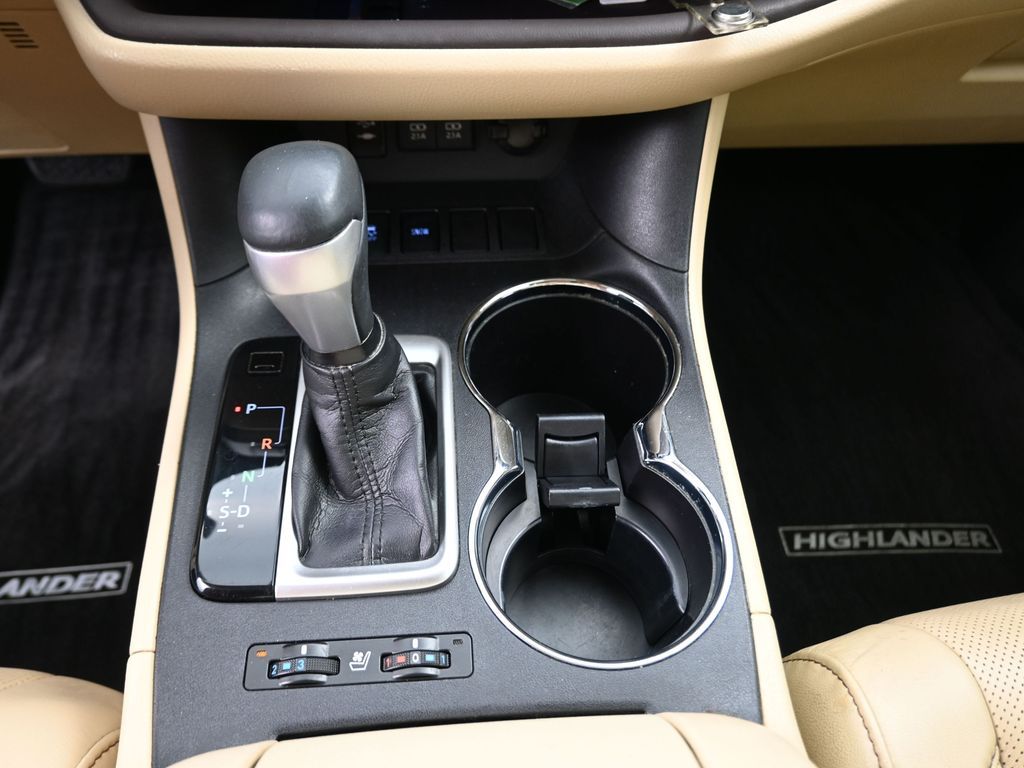 2018 Toyota Highlander Limited White at Toyota of Victoria