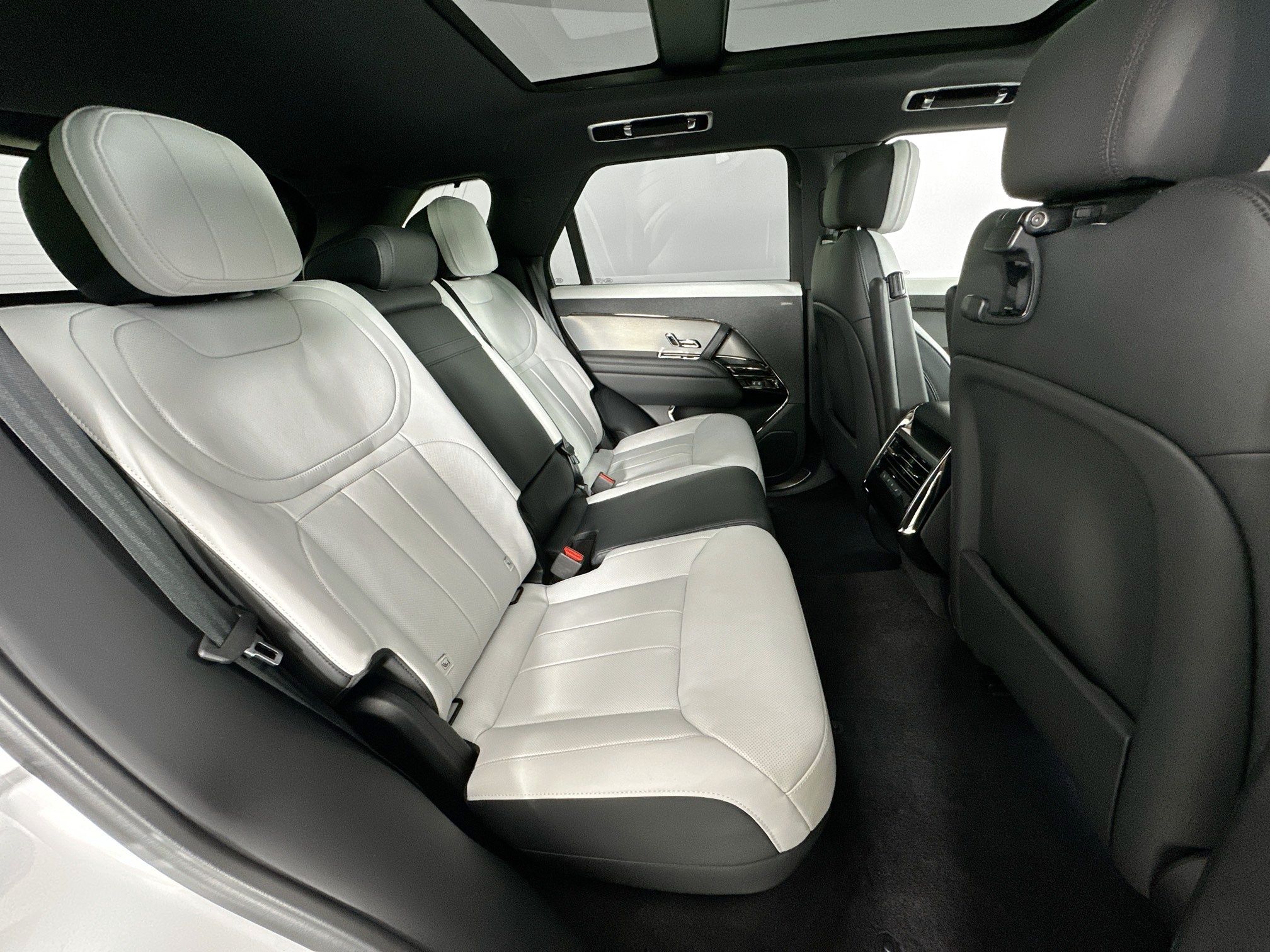 used 2024 Land Rover Range Rover Sport car, priced at $79,998