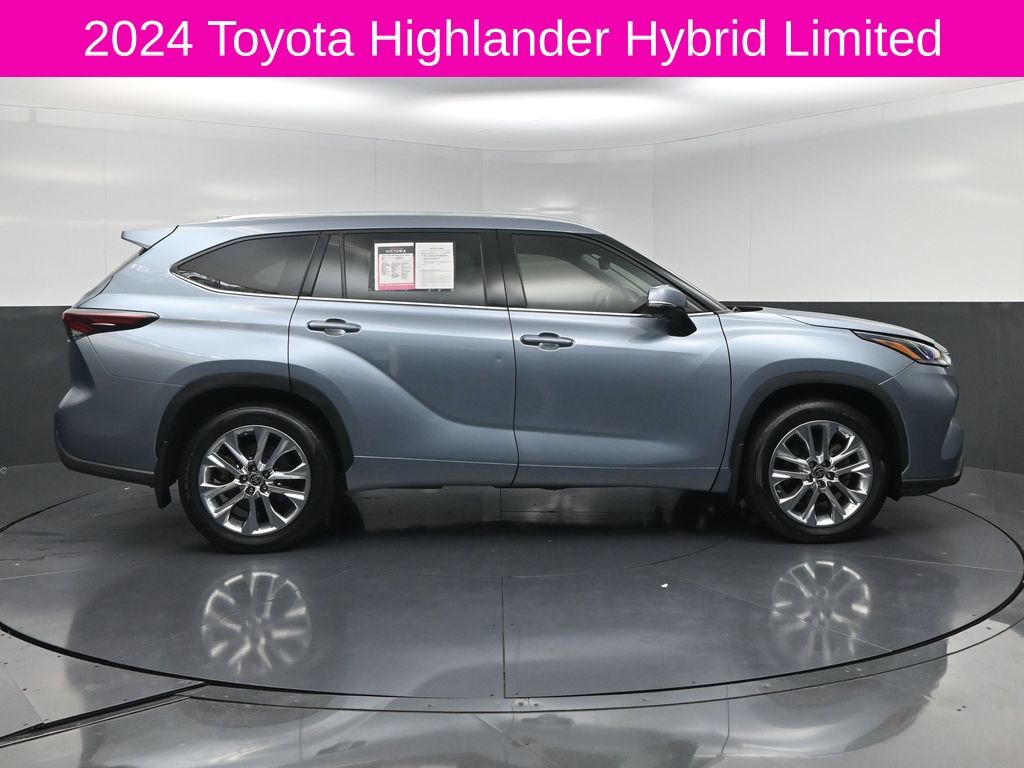 2024 Toyota Highlander Hybrid Limited  at Toyota of Victoria