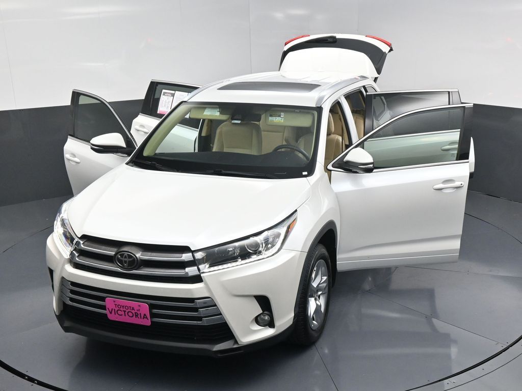 2018 Toyota Highlander Limited White at Toyota of Victoria