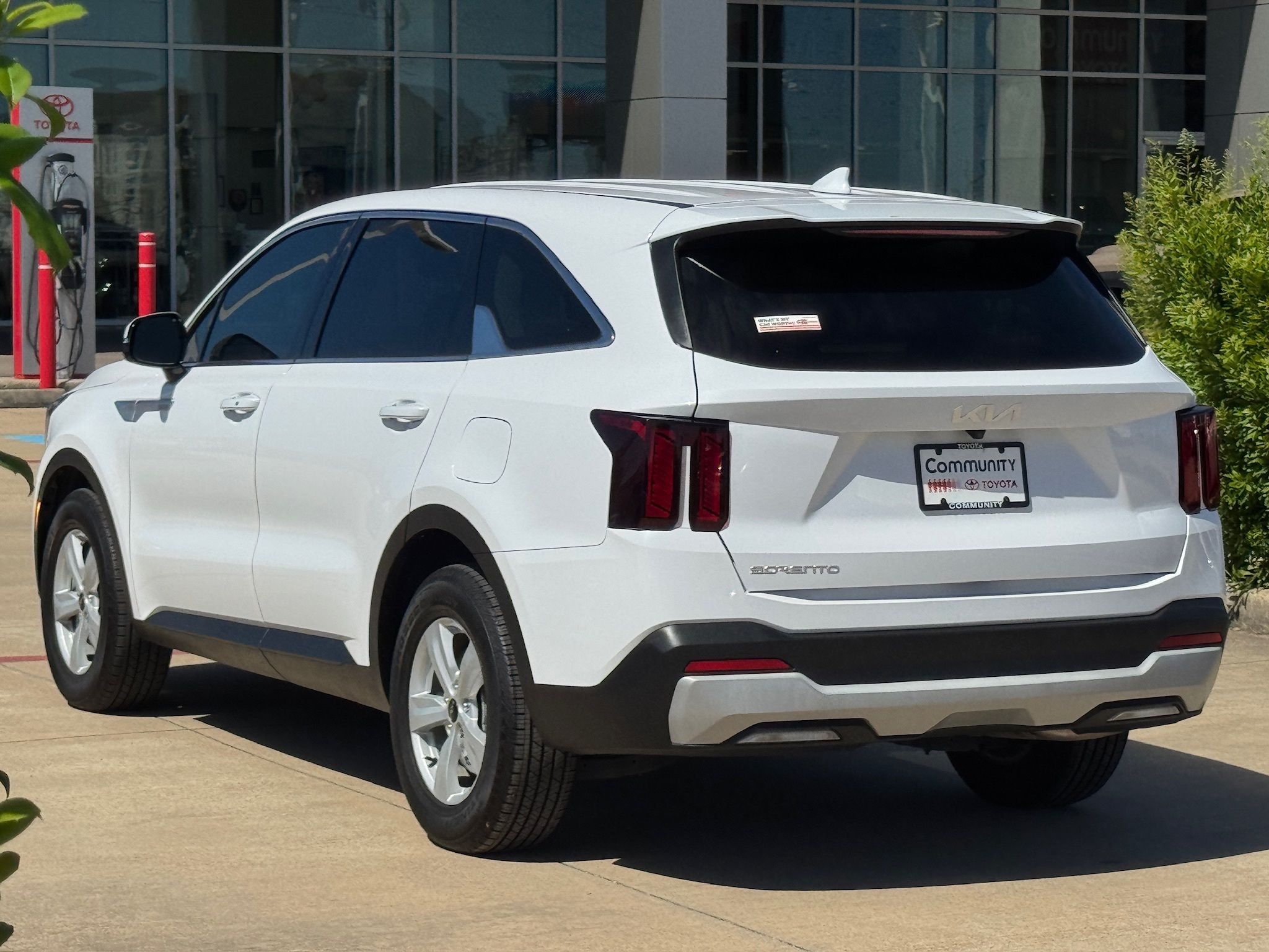 2025 Kia Sorento LX - 9