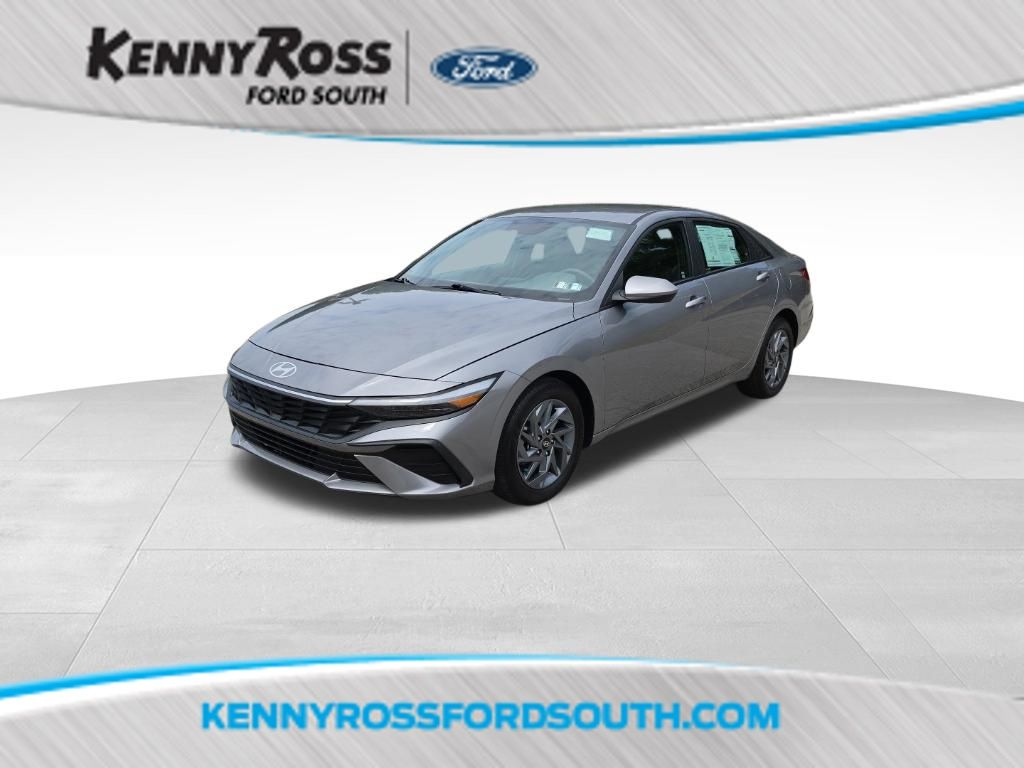 Fluid Metal 2024 Hyundai Elantra Sedan Front-Wheel Drive Automatic