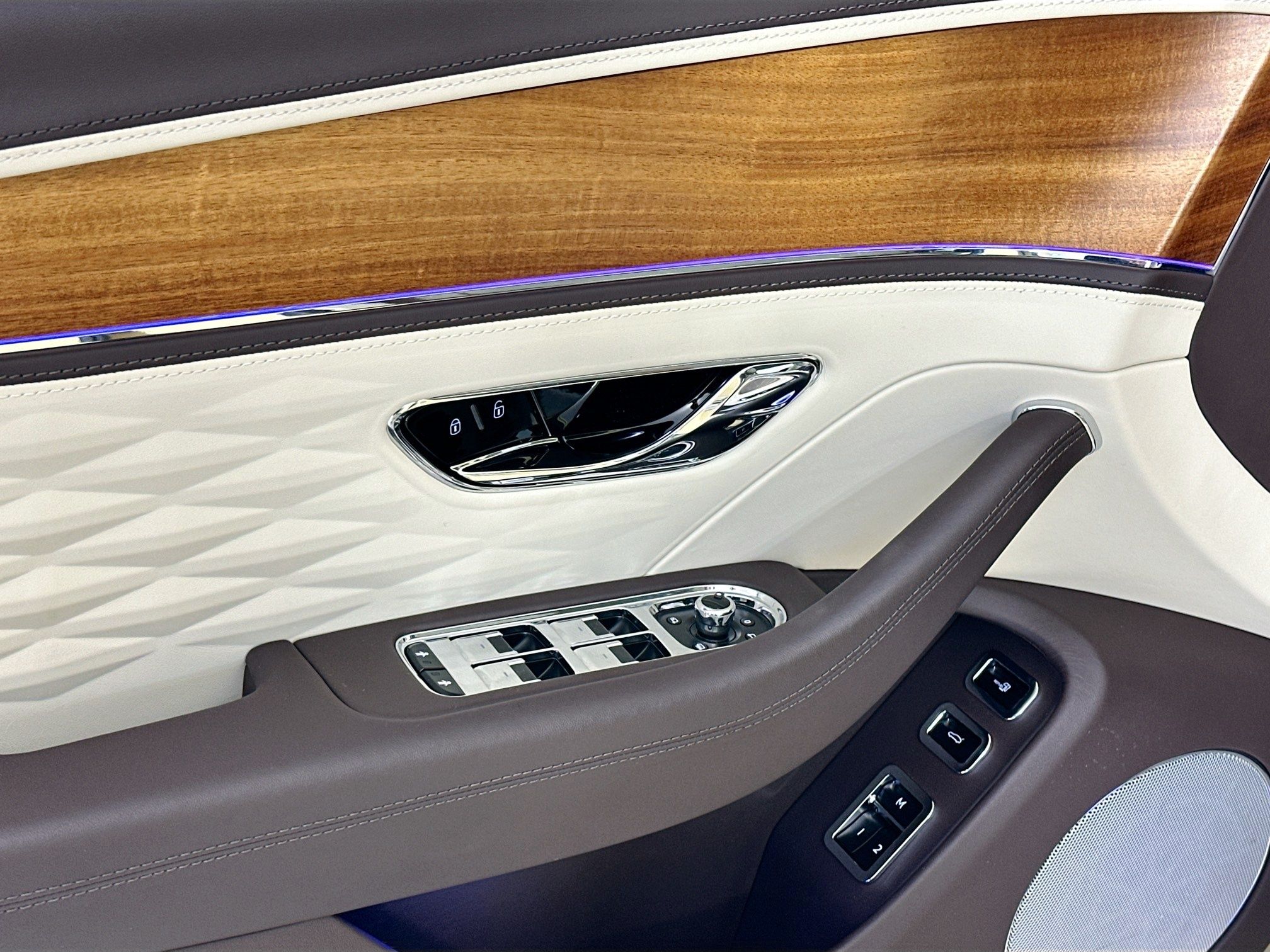 used 2023 Bentley Flying Spur Hybrid car, priced at $198,998