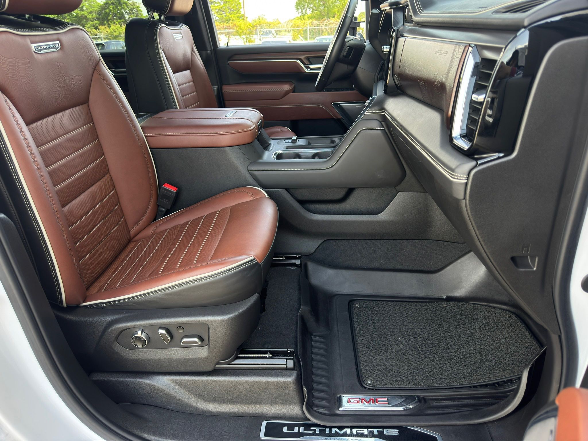 2024 GMC Sierra 2500HD Denali Ultimate White at South Houston Nissan