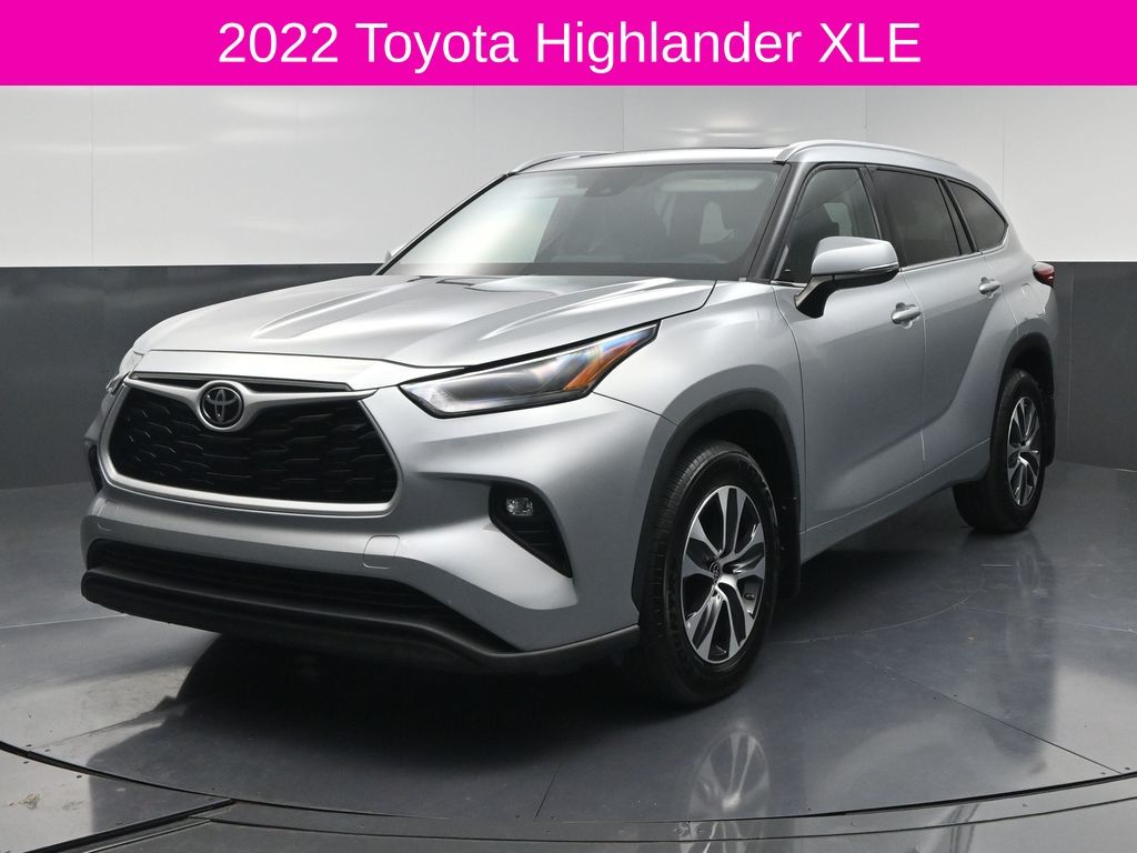 2022 Toyota Highlander XLE Silver at Don McGill Toyota