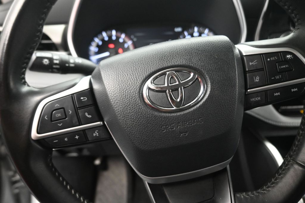 2024 Toyota Highlander XLE Silver at Gullo Toyota
