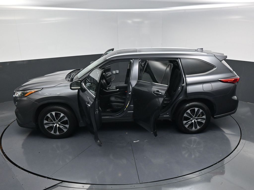 2022 Toyota Highlander XLE Gray at Gullo Toyota