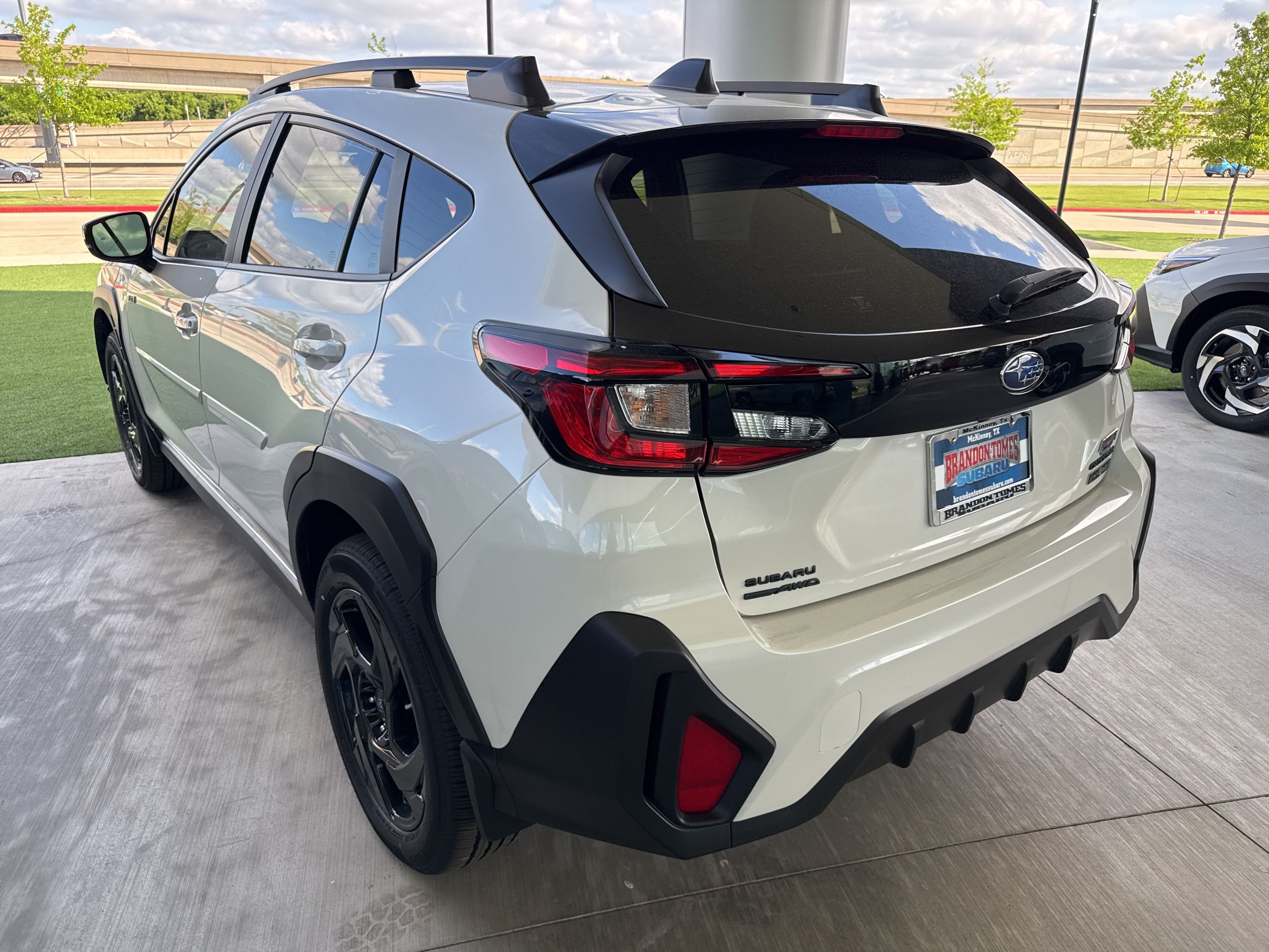 View vehicle photo 4