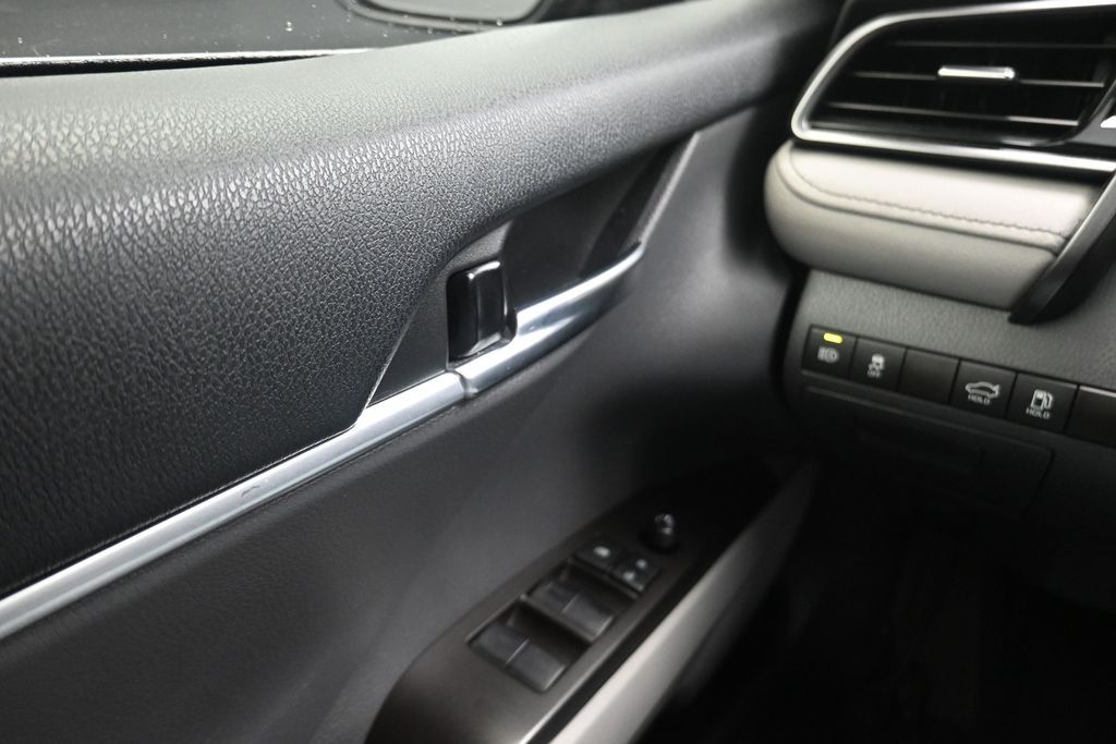 2023 Toyota Camry Hybrid SE - 10